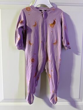 Pekkle Purple Sun & Moon Footed One-Piece Pajamas - 6m